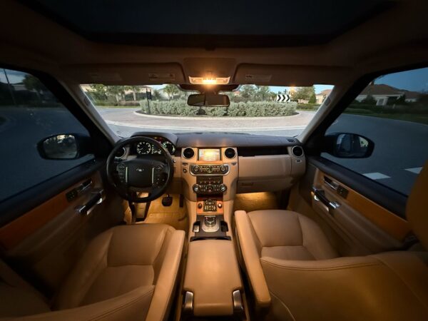LAND ROVER LR4 HSE LUX - Image 10