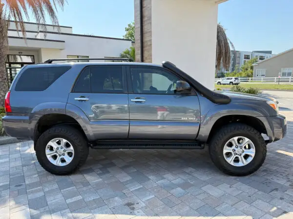 TOYOTA 4RUNNER - Image 8